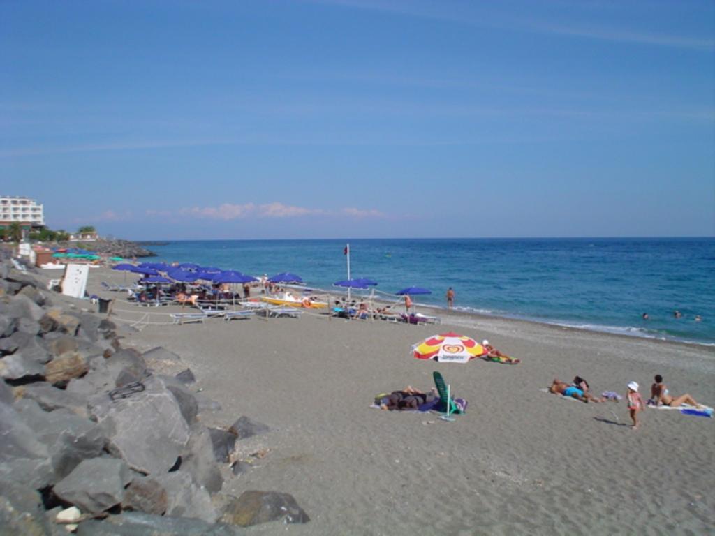 The House On The Beach Giardini Naxos Exterior photo