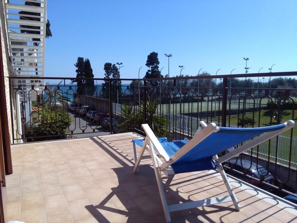 The House On The Beach Giardini Naxos Exterior photo