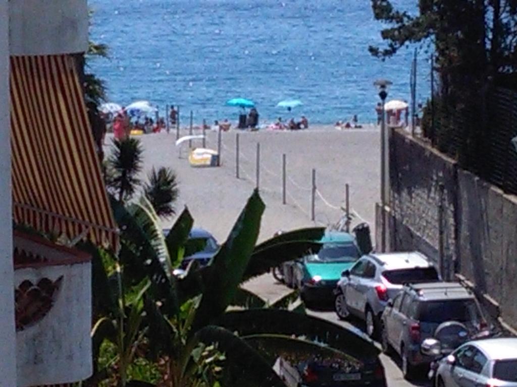 The House On The Beach Giardini Naxos Exterior photo